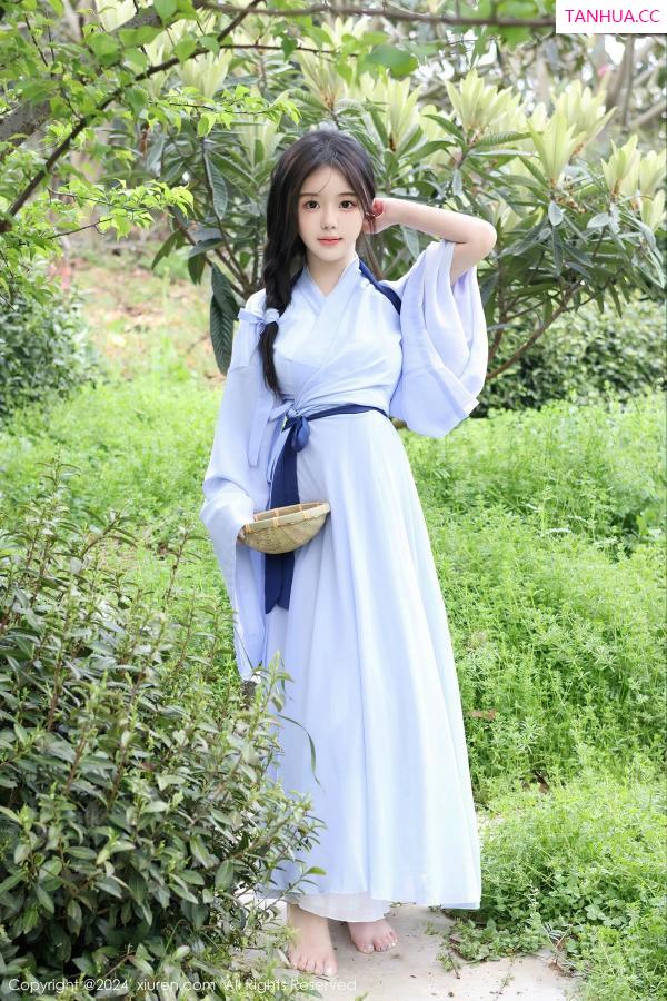   [XiuRen]高清写真图 2024.04.12 No.8386 小薯条nienie 美臀性感第16张图片